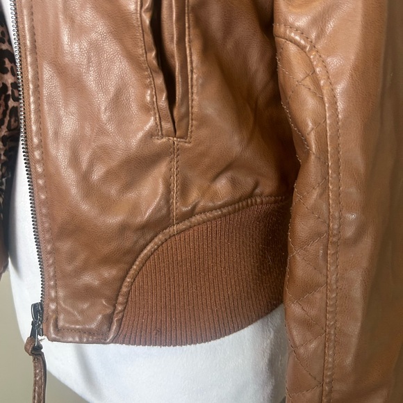 Ci sono faux leathered small woman’s jacket - Picture 10 of 16